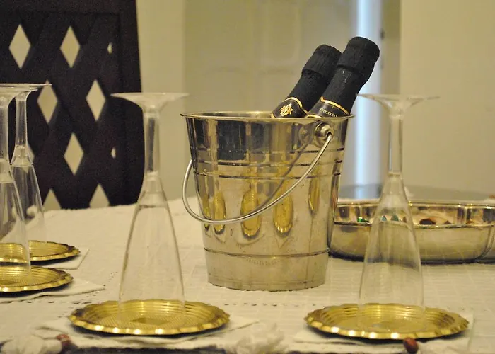 西蒙公寓 公寓 *